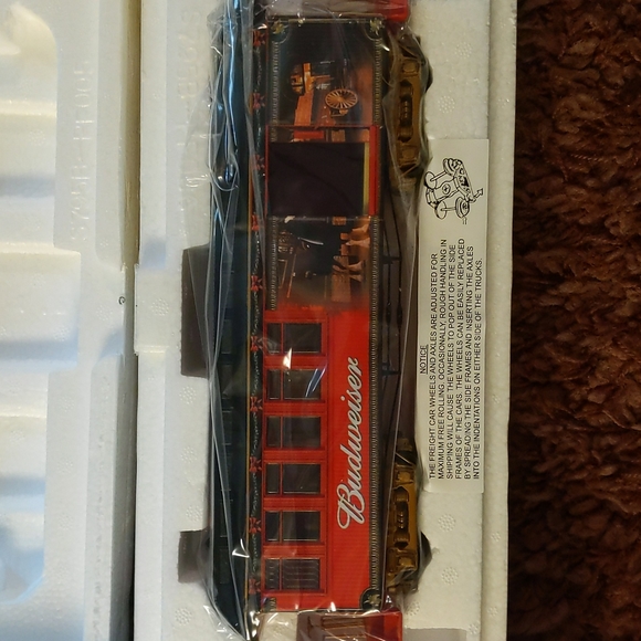 Budweiser Electric 8pc train set - Picture 3 of 10